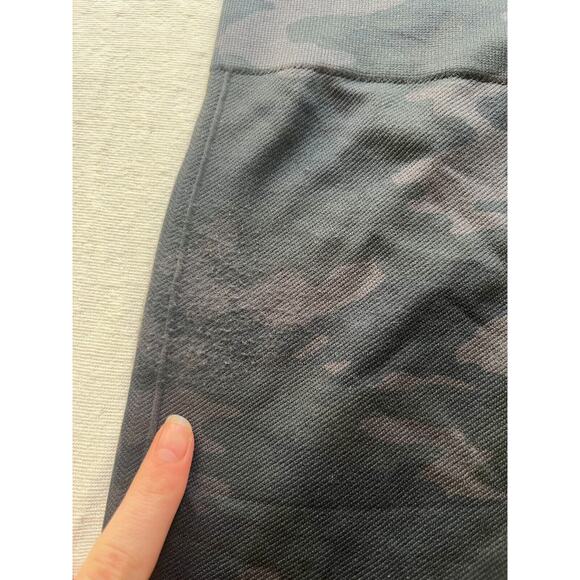 SPANX Look At Me Now Black Gray Camo Leggings Size Small - Picture 11 of 12
